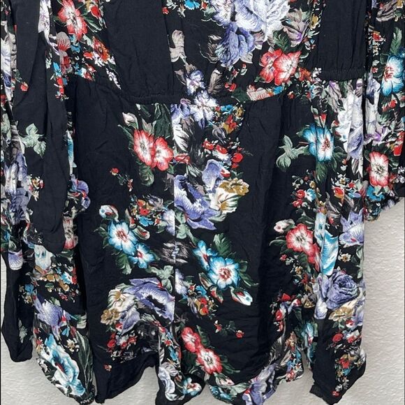 Kaitlyn Cold Shoulder Shorts Romper - Picture 2 of 8